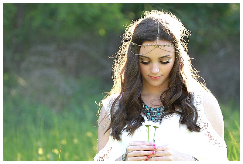 bohemian themed teen portraits with daisy flowers